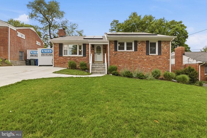 Property Photo: 874 N Lebanon Street VA 22205