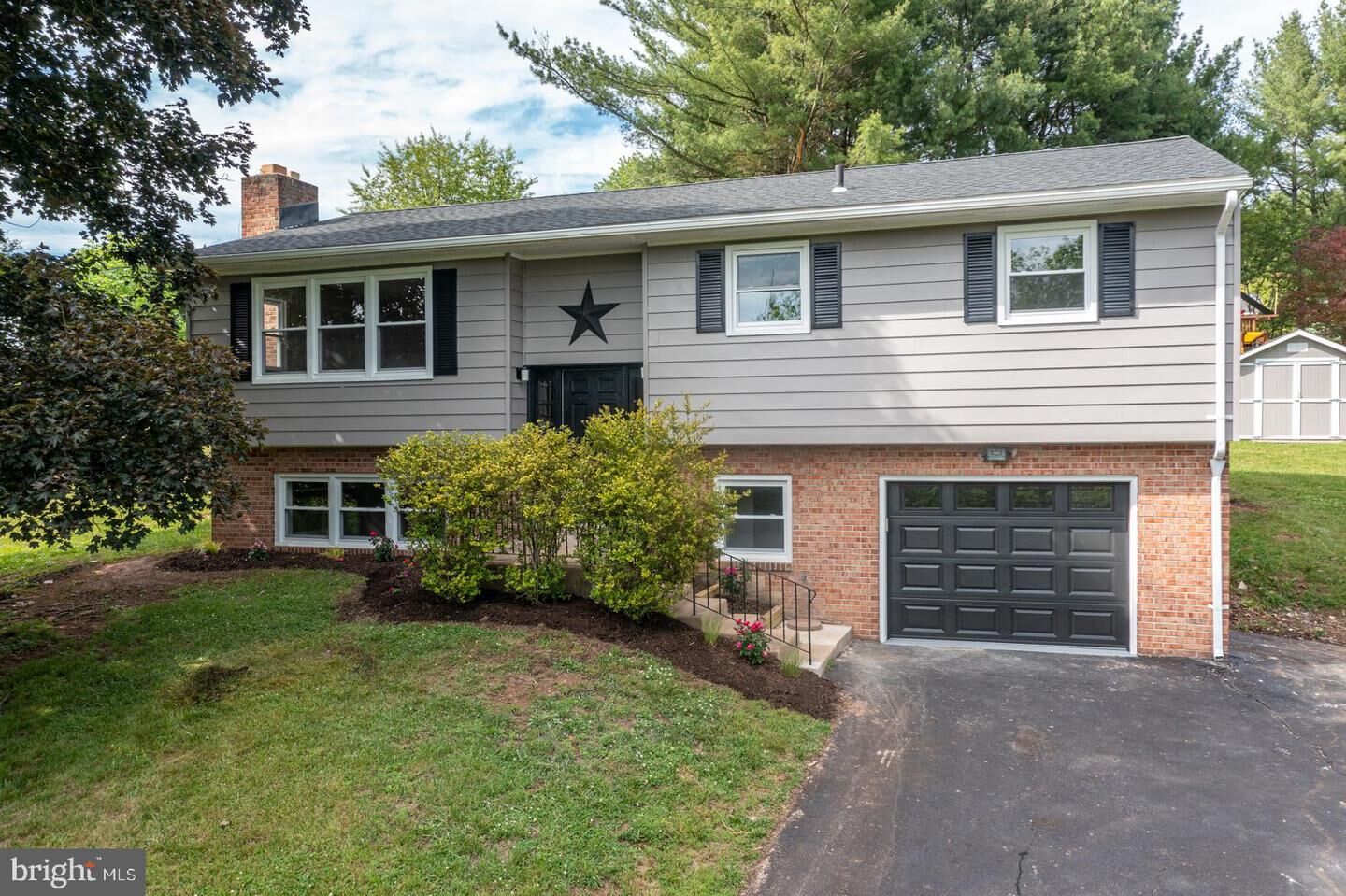 Property Photo:  921 Shelbourne Road  PA 19606 