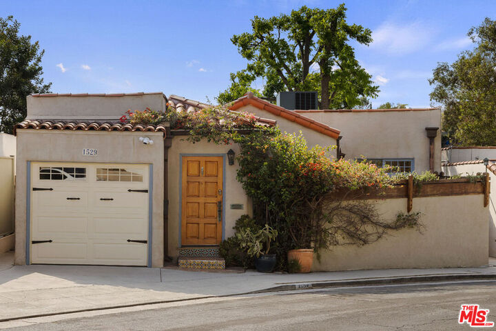 Property Photo: 1529 Parmer Ave CA 90026