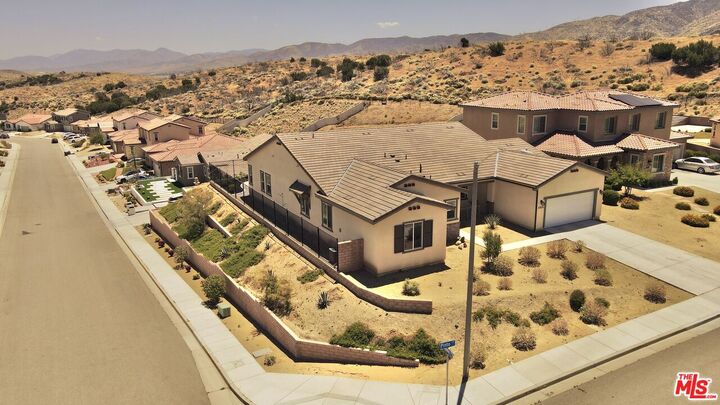 Property Photo: 39186 Pinto Ct CA 93551