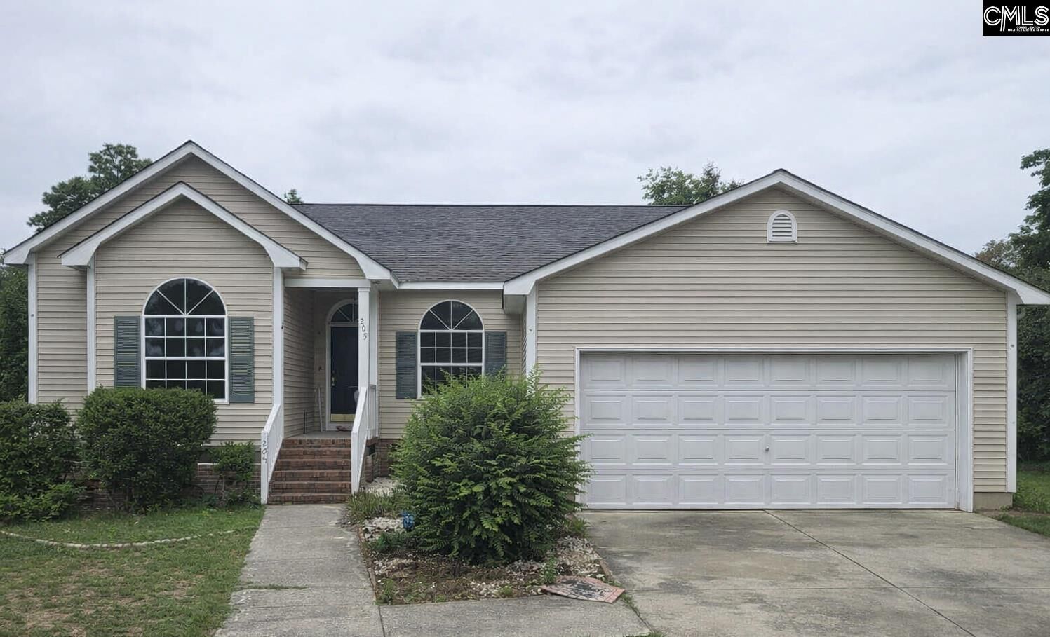 Property Photo: 205 Oak Manor SC 29229