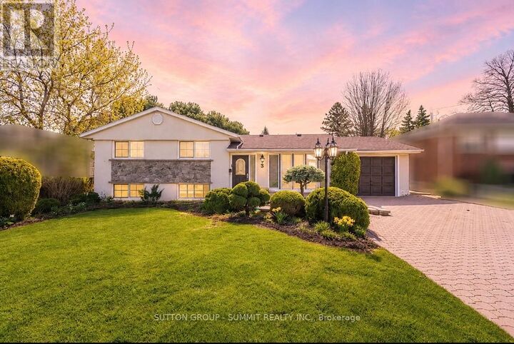 Property Photo:  3 Donata Drive  ON L5M 1T2 