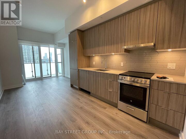 Property Photo: 430 Square One Drive 902 ON L5B 0L6