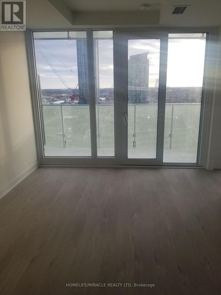 Property Photo:  3900 Confederation Parkway 1305  ON L5B 0M3 