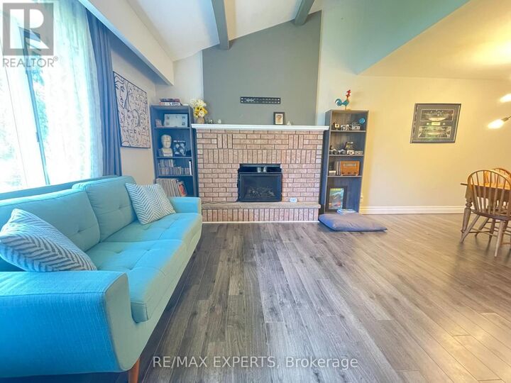 Property Photo:  23 Townley Street Upper  ON L0M 1P0 