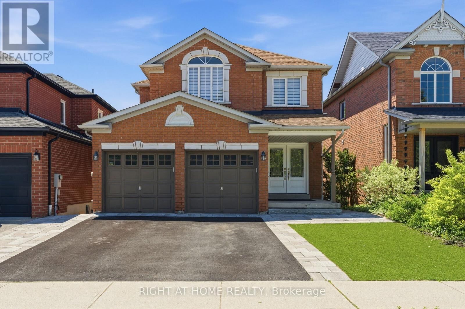 Property Photo:  182 Mowat Crescent  ON L7G 6A4 