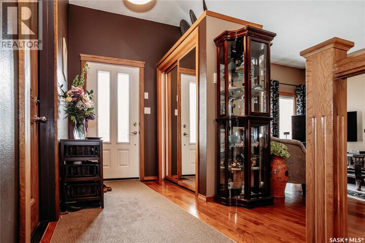 Property Photo:  643 Dieppe Drive  SK S4H 3G4 
