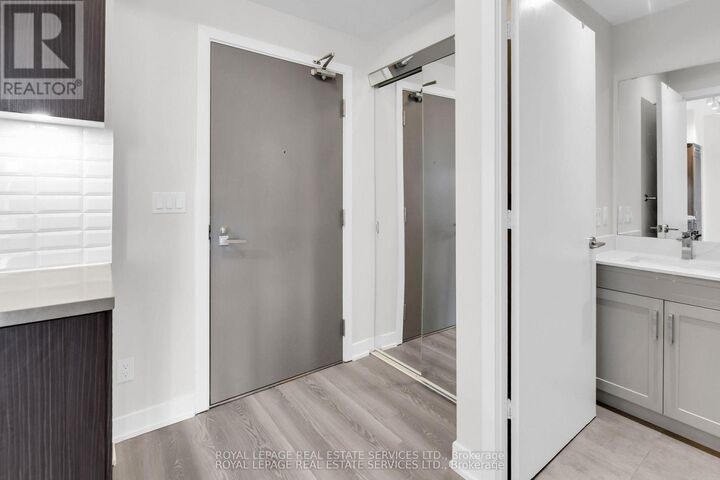 Property Photo:  501 St Clair Avenue West 1104  ON M5P 0A2 