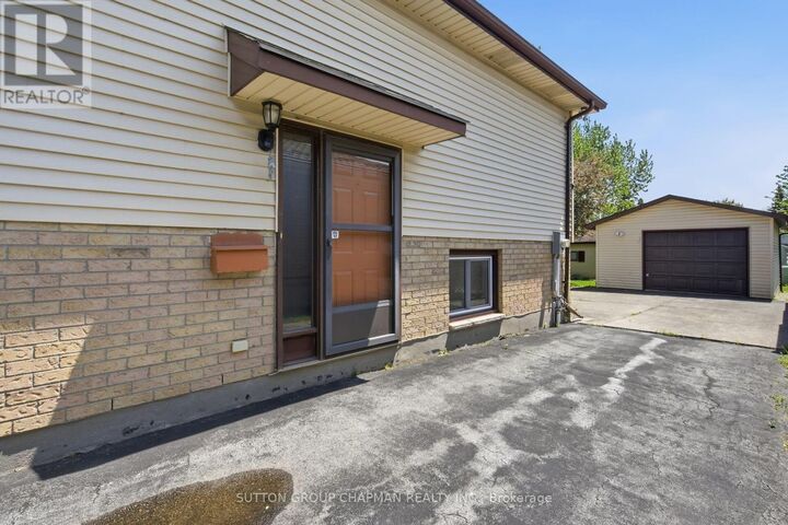 Property Photo: 332 Ardsley Crescent ON N6G 3W7