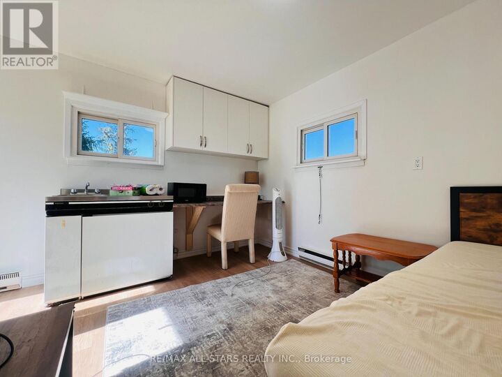 Property Photo:  25607 Woodbine Avenue  ON L4P 3E9 