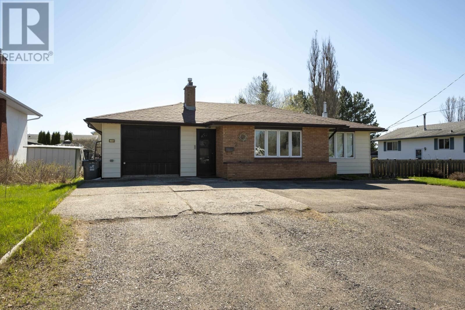 Property Photo:  752 Leslie Ave  ON P7A 2A2 