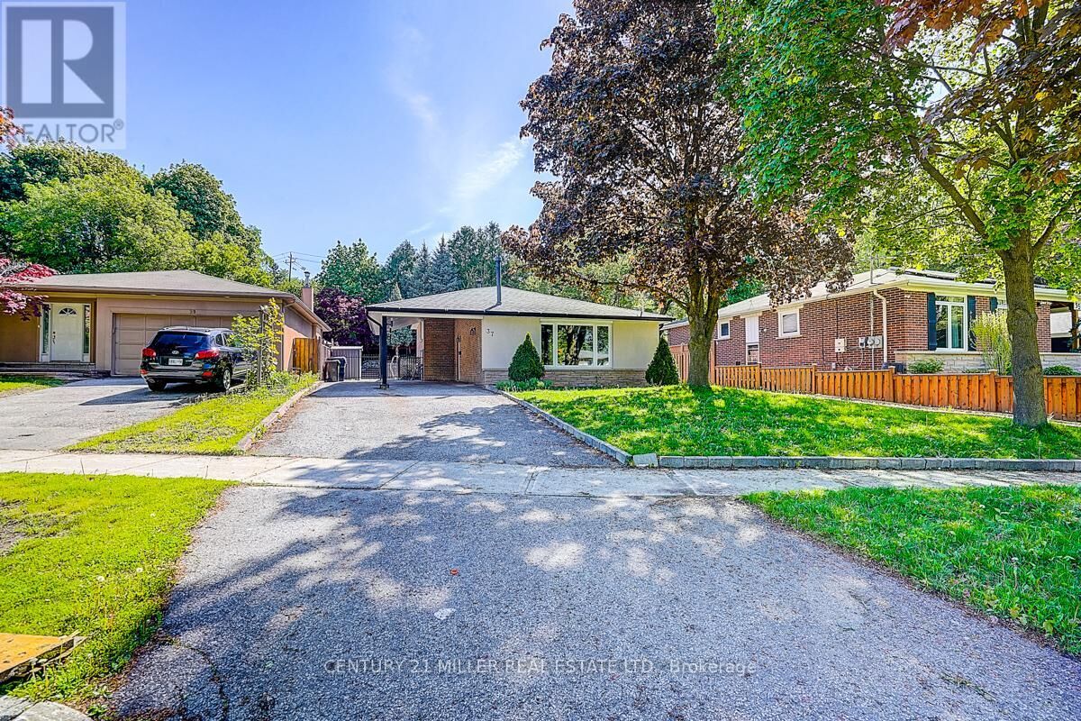 Property Photo:  37 Dallington Drive  ON M2J 2G4 