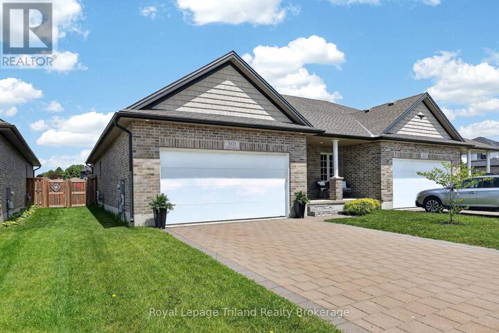 Property Photo: 301 Boyd Boulevard ON N0M 2M0