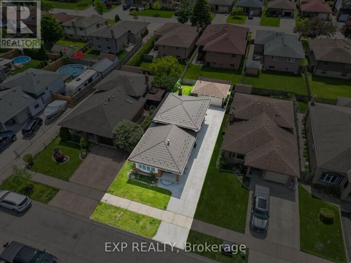 Property Photo: 56 Classic Crescent ON N5W 5T8