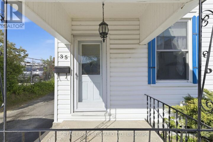 Property Photo:  35 Victoria Street  ON K7C 2W2 
