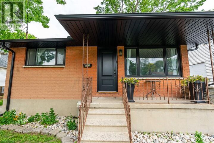Photo de la propriété:  462 Davis Street  ON N7T 1C4 