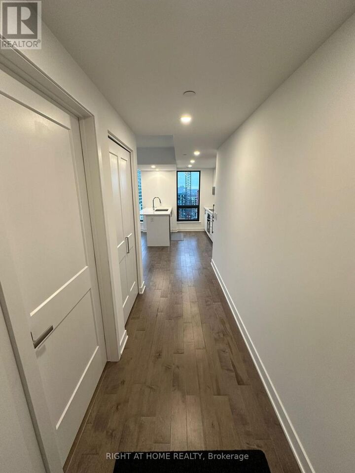 Property Photo:  340 Queen Street 2307  ON K1R 0G1 
