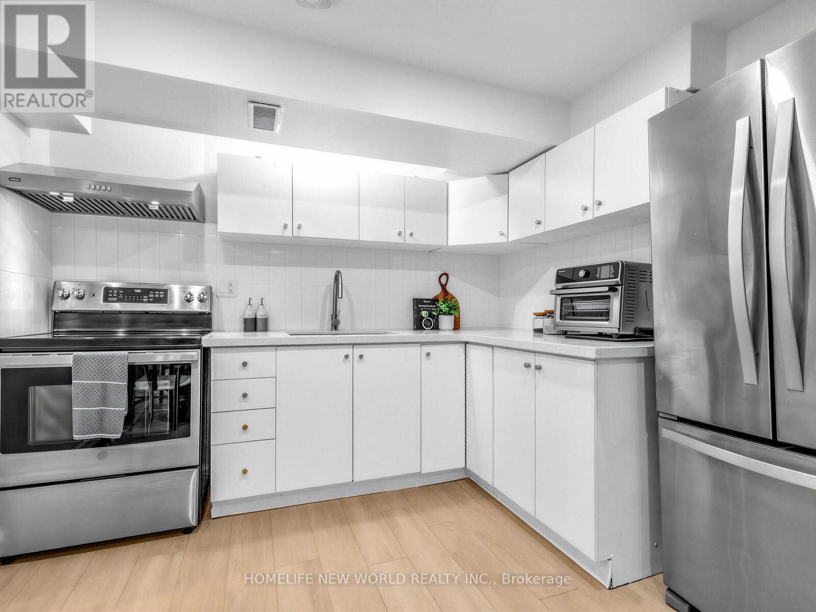 Property Photo:  1045 Pharmacy Avenue  ON M1R 2G8 