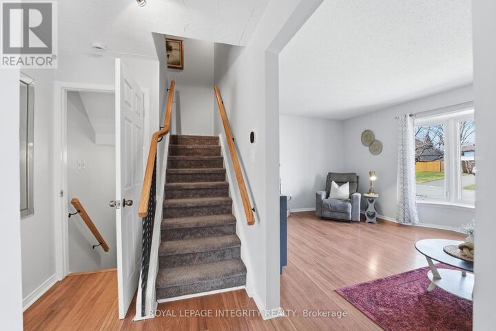 Property Photo:  776 Vinette Crescent  ON K1E 1W9 