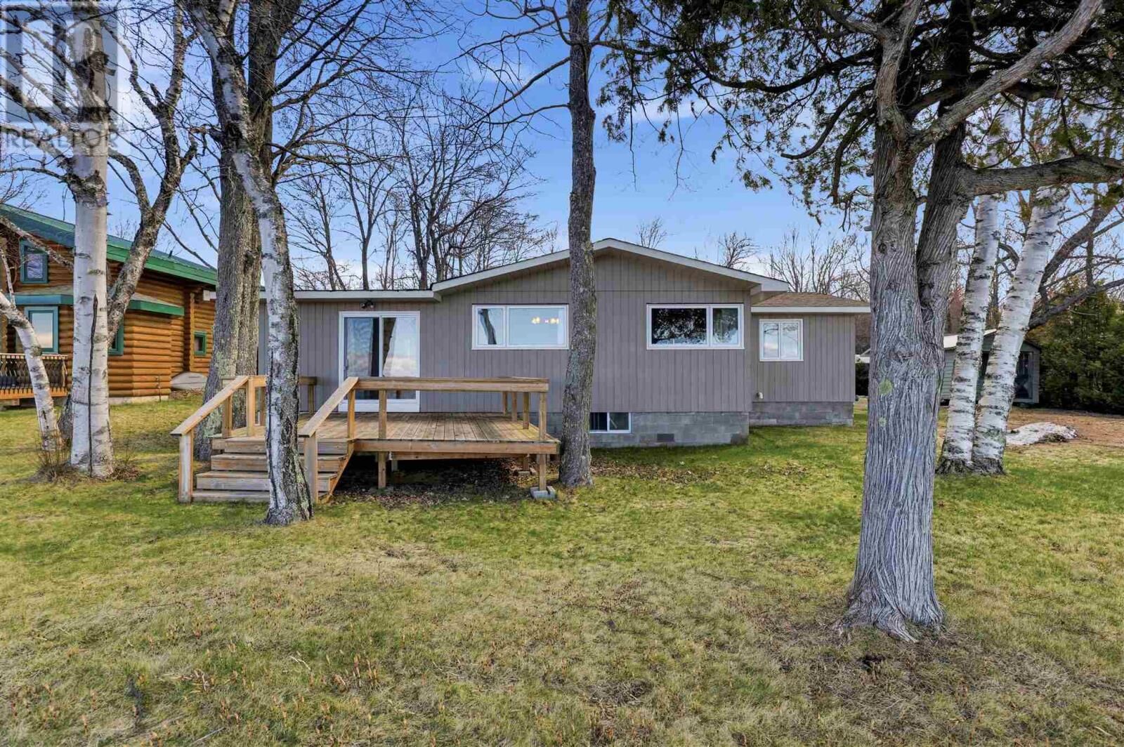 Property Photo: 365 Sunnyside Beach Rd ON P6A 5K6