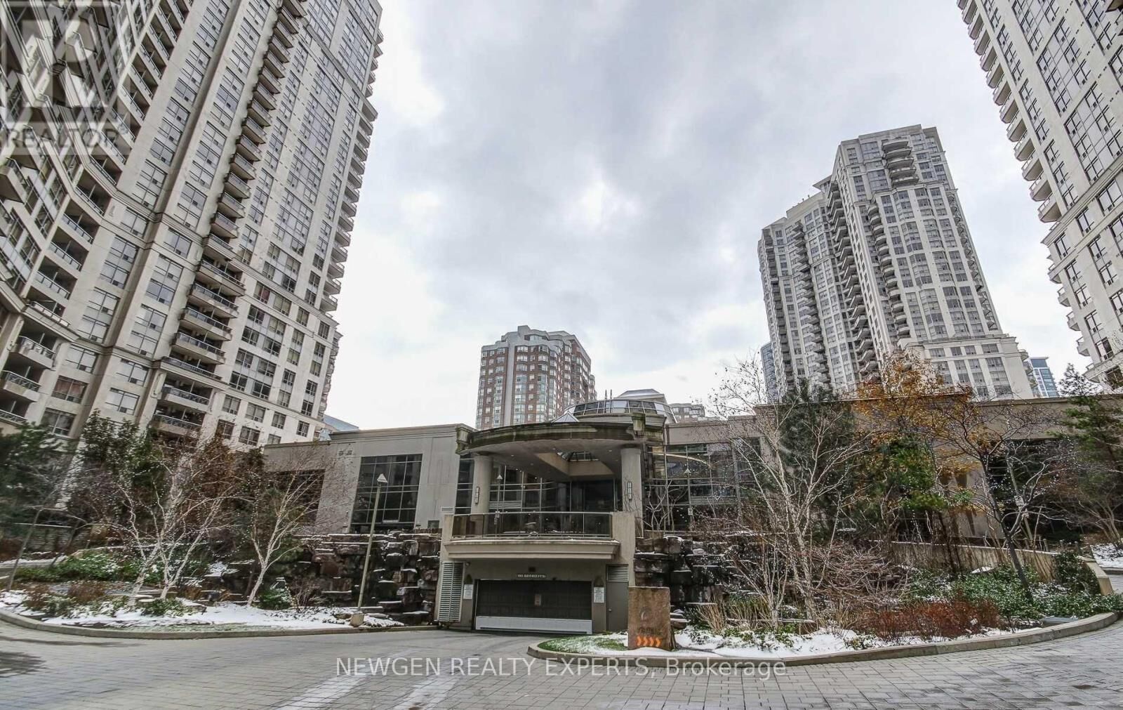 Property Photo: 3880 Duke Of York Boulevard 309 ON L5B 4M7