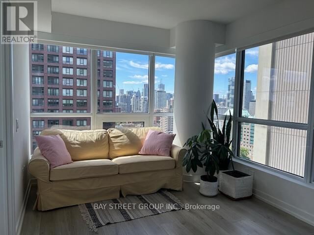 Property Photo:  395 Bloor Street East 1802  ON M4W 1H7 