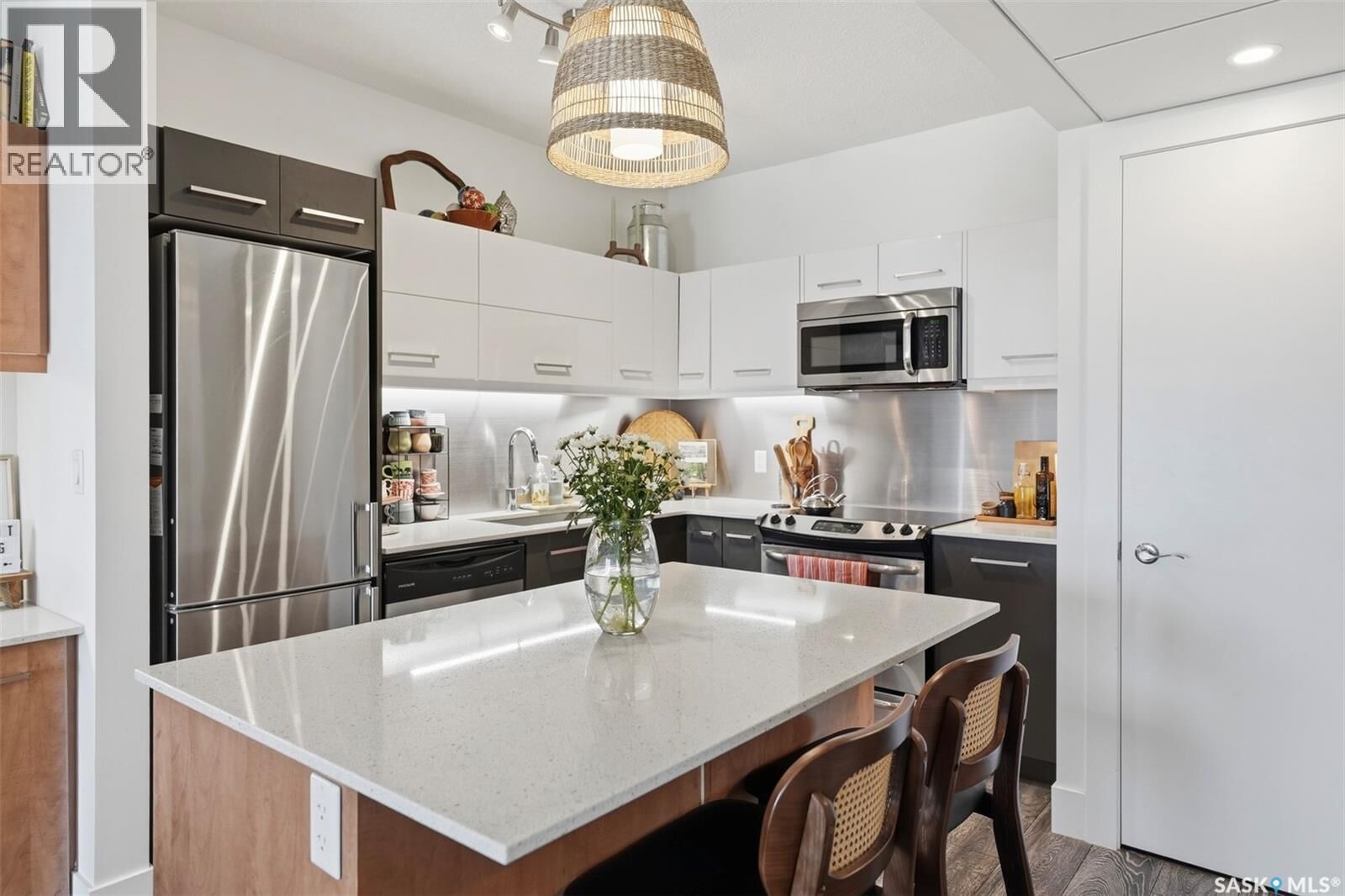 Property Photo:  409 409 B Avenue S  SK S7M 5M8 