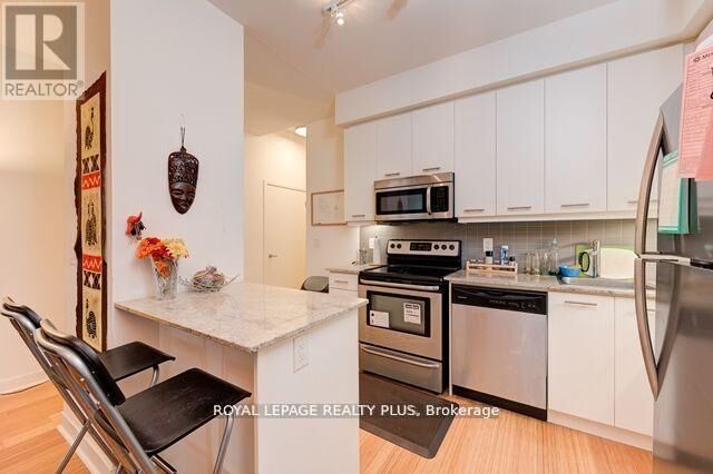 Property Photo: 360 Square One Drive 302 ON L5B 0E6