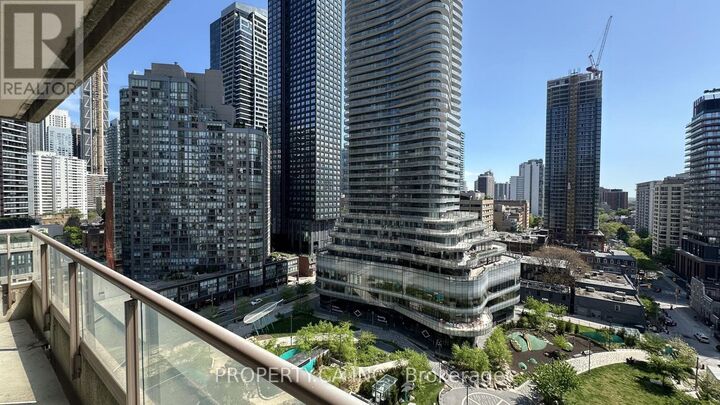 Property Photo: 909 Bay Street 1508 ON M5S 3G2