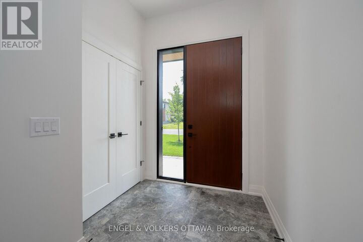 Property Photo:  75A Granton Avenue  ON K2G 1W9 