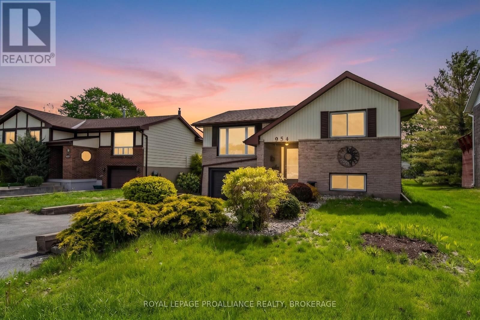 Property Photo:  954 Kenshaw Street  ON K7P 1M1 
