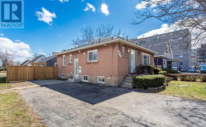 Property Photo:  67 Seven Oaks Drive Main  ON L9A 4E3 