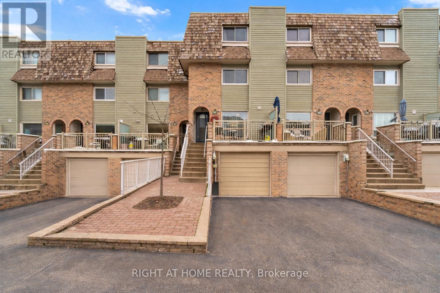 Property Photo:  94 Dutch Myrtle Way  ON M3B 3K8 