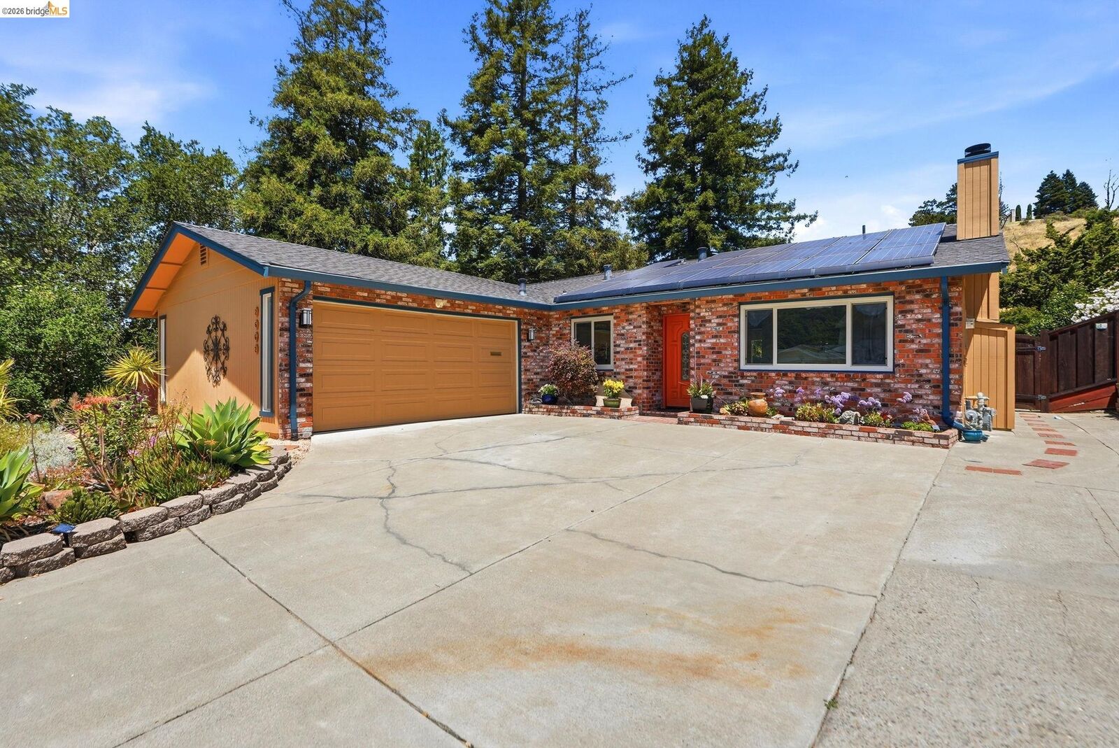 Property Photo:  2662 Tamalpais Dr  CA 94564 