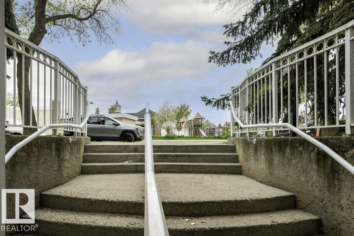 Property Photo:  10528 77 Avenue NW 303  AB T6E 1N1 