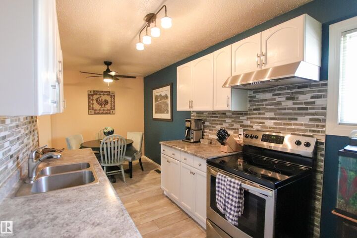 Property Photo:  10D Twin Terrace NW  AB T6K 1V4 