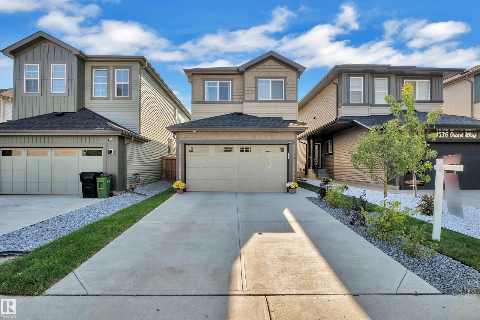 Property Photo: 1538 Grant Way NW AB T5T 0W2