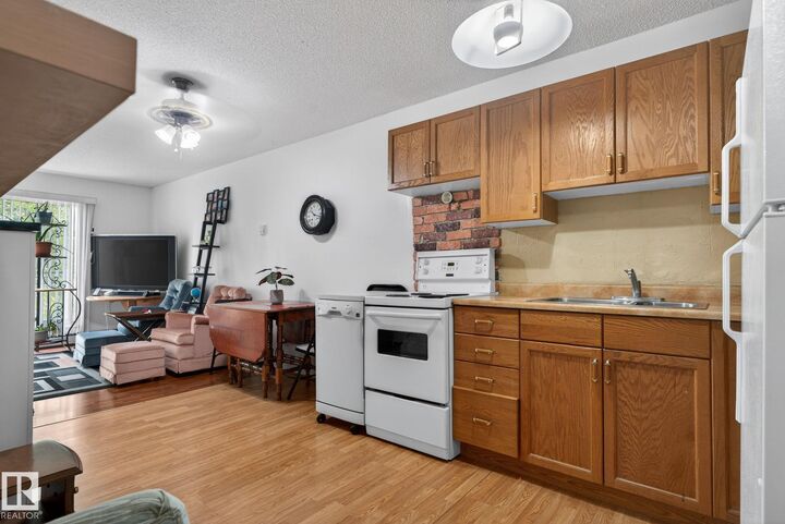 Property Photo: 12404 114 Avenue NW 204 AB T5M 3M5