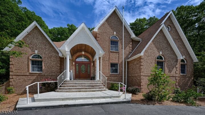 Property Photo: 26 Stonehedge Dr NJ 07460