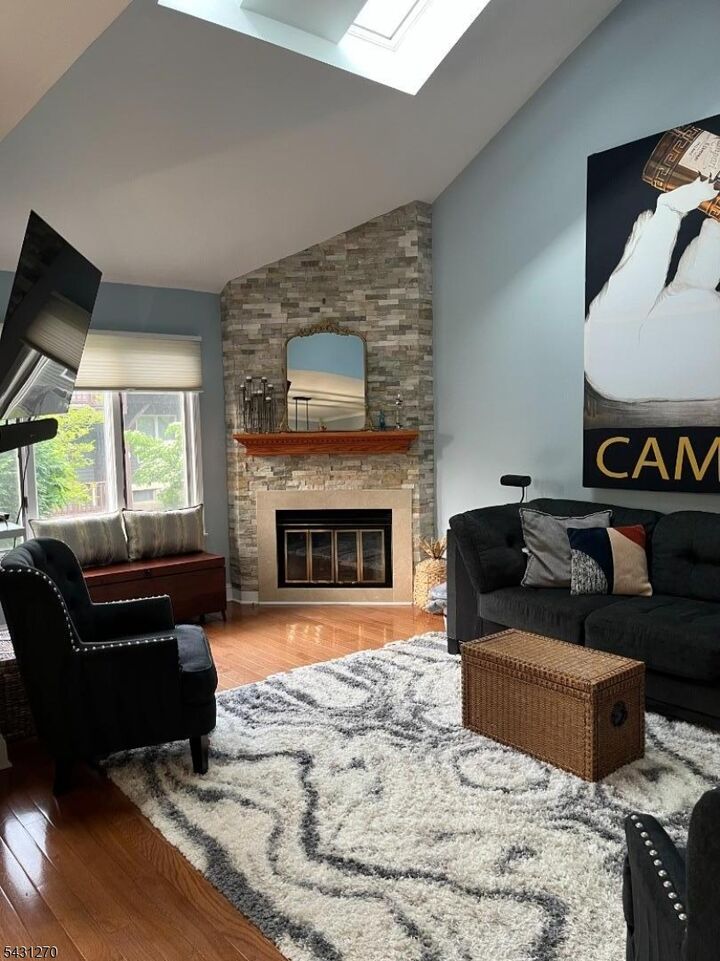 Property Photo:  31 Greenbriar Ln  NJ 08801 