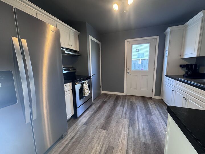Property Photo:  124 7th Ave SE  IA 50662 