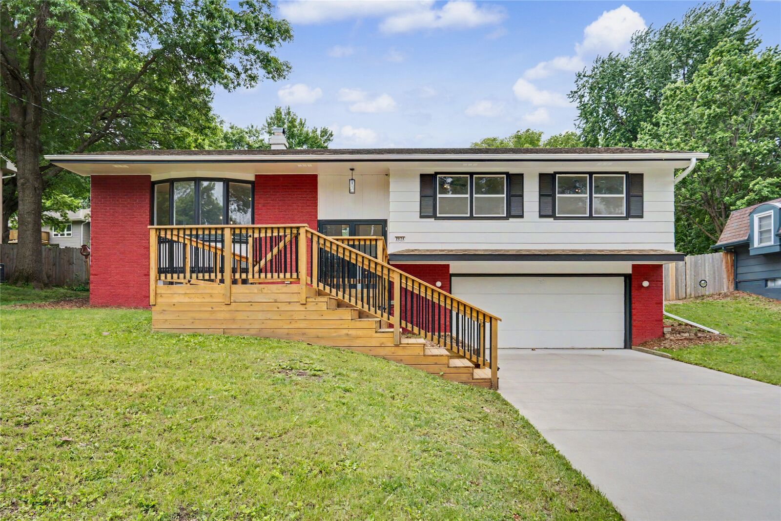 Property Photo:  2924 Willowmere Drive  IA 50321 