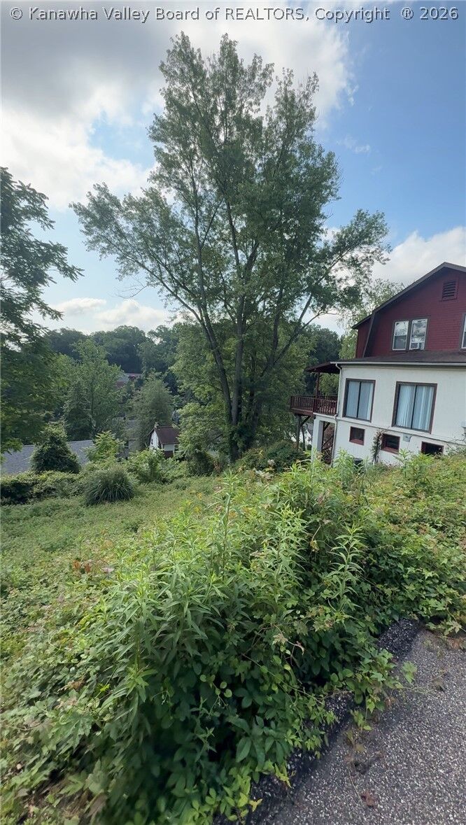 Property Photo: 944 Ridgemont Road WV 25314
