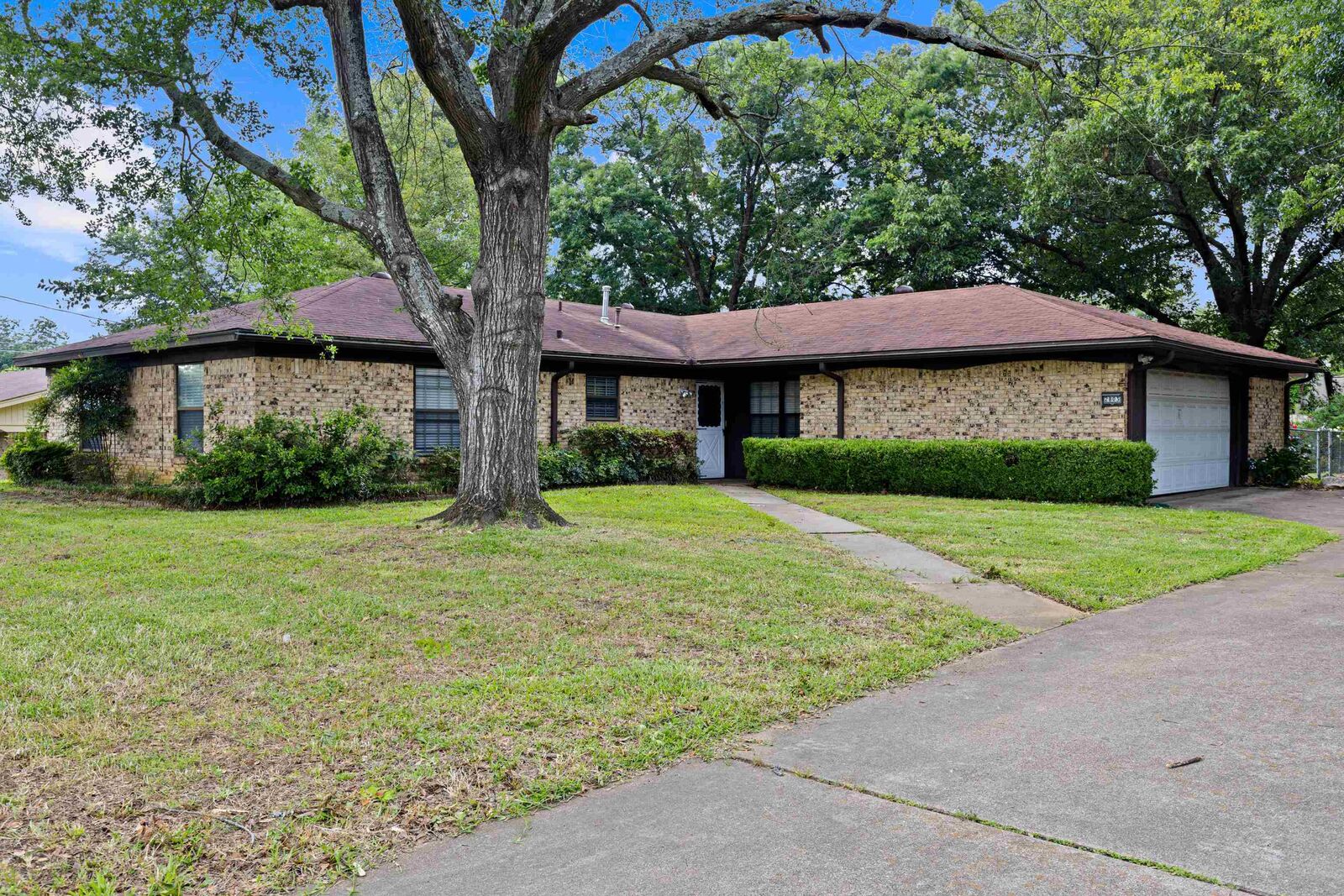 Property Photo:  2803 Amberwood Dr  TX 75605 