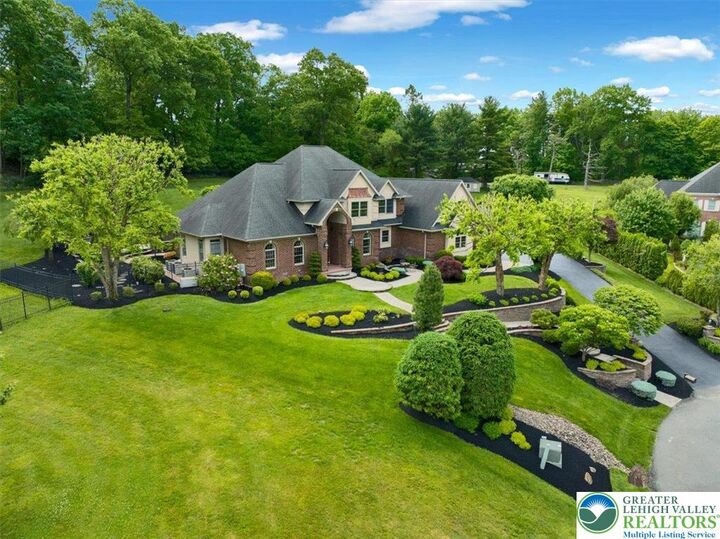 Property Photo: 212 Hillview Circle PA 19533