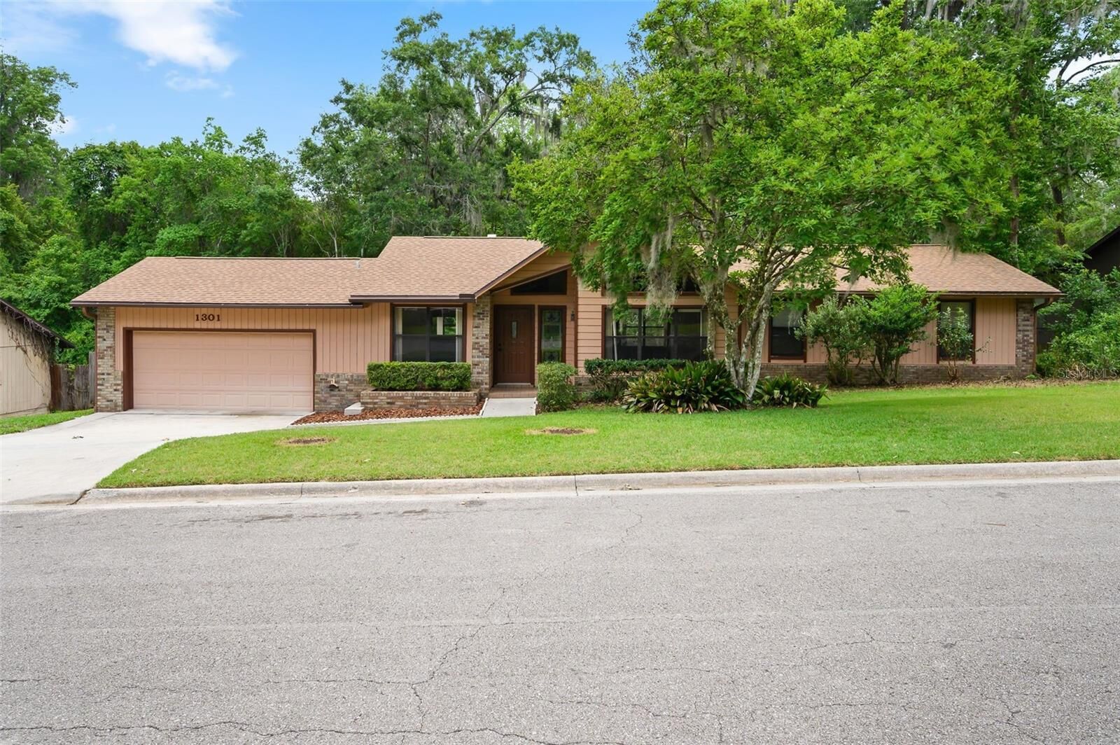 Property Photo:  1301 NW 94th Street  FL 32606 