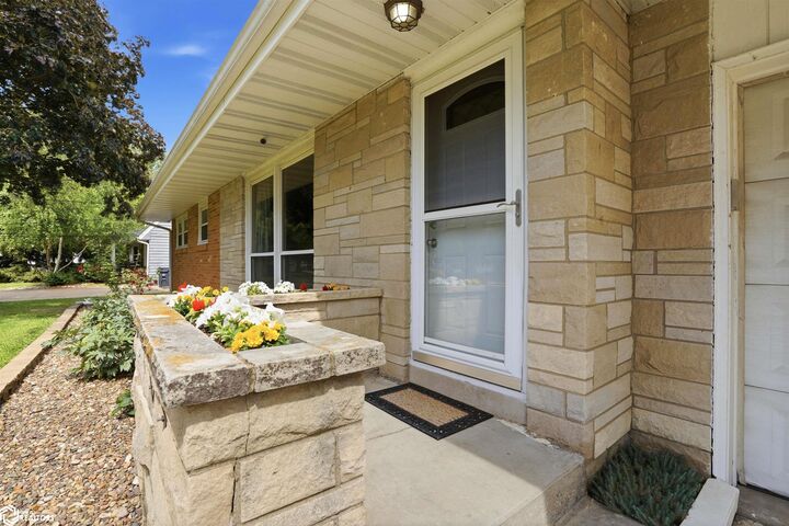 Property Photo: 2716 Division Street IA 52601