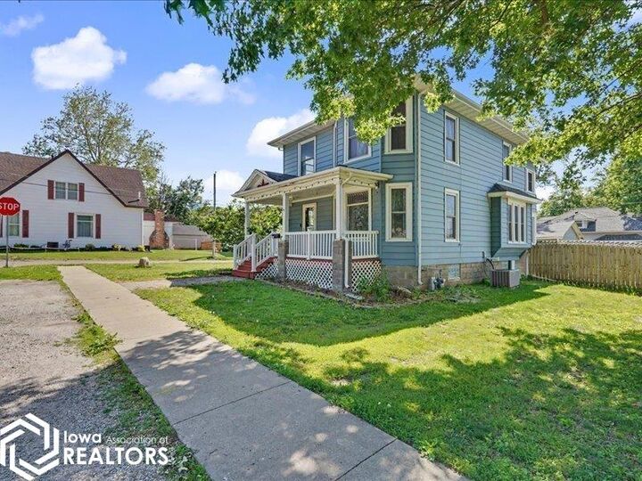 Property Photo:  401 N Walnut Street N  IA 52645 