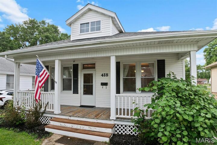 Property Photo:  418 E Adams Street  IL 62269 