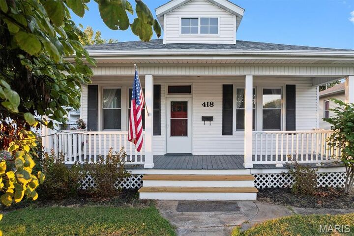 Property Photo:  418 E Adams Street  IL 62269 